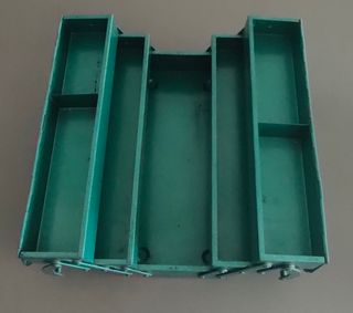 Caja herramientas vintage Ale.