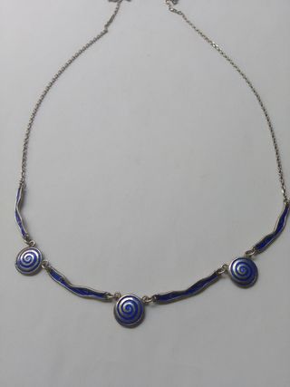 Collar plata azul - espiral .largo 62 cm.