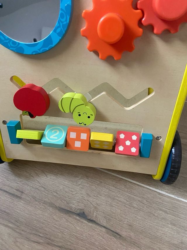 Andador actividades bebé madera