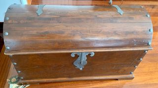 Baúl madera maciza antiguo