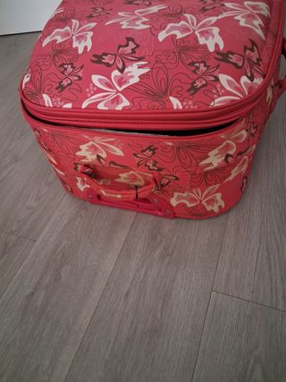 Maleta rosa estampada