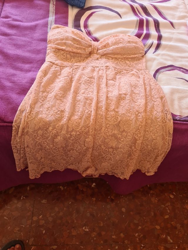 Vestido encaje beige sin tirantes