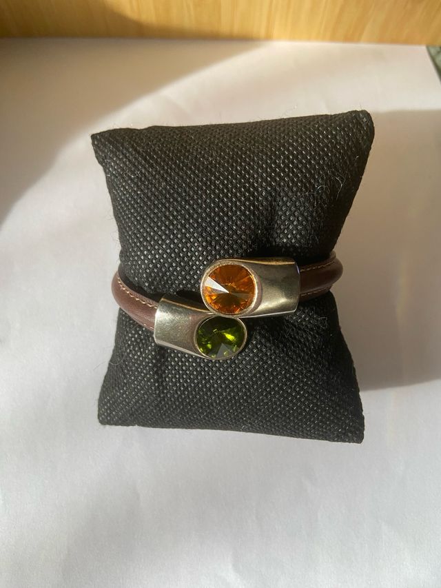 Pulsera cuero marrón - multicolor