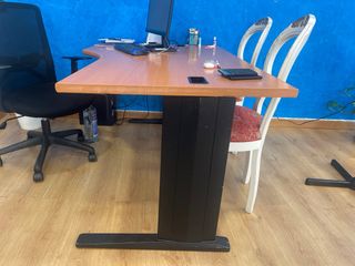 Mesa oficina madera-metal marrón