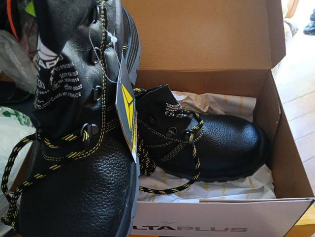 Botas trabajo DELTAPLUS - Negras talla cuarenta y 
