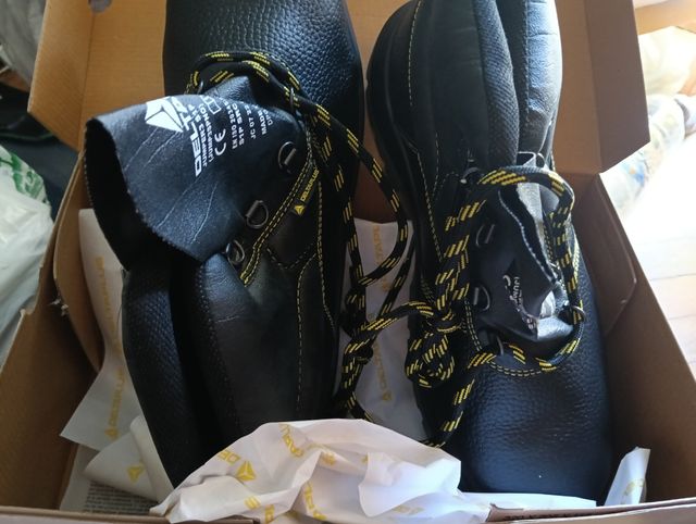 Botas trabajo DELTAPLUS - Negras talla cuarenta y 