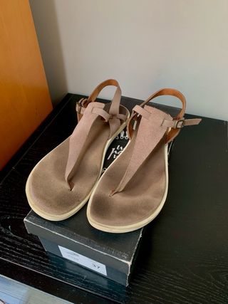 Sandalias planas beige - talla 37
