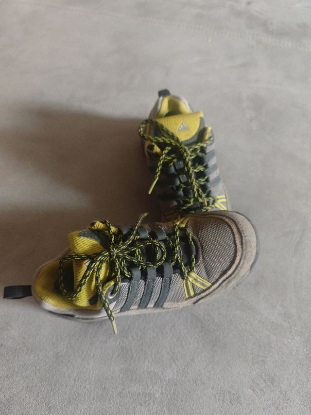 Zapatillas Adidas trail niño