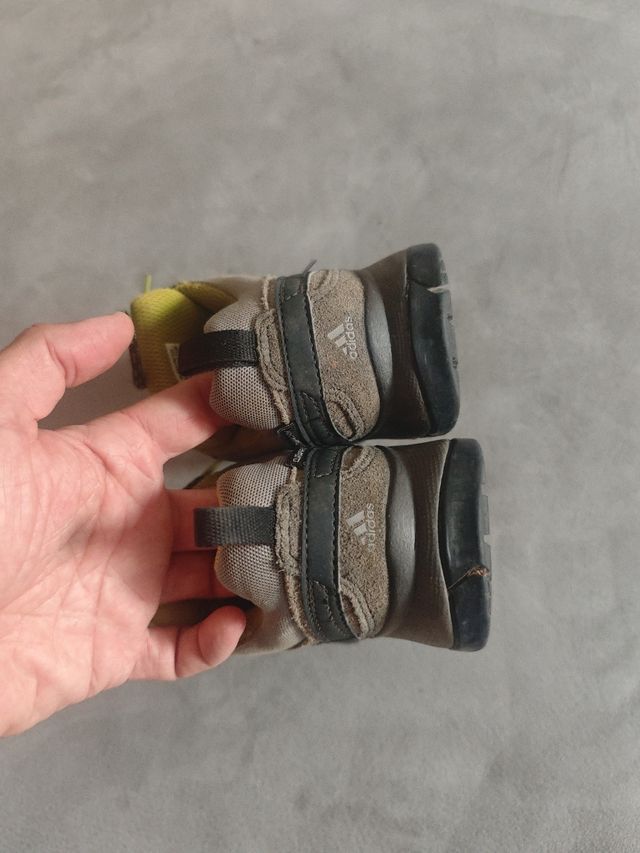 Zapatillas Adidas trail niño