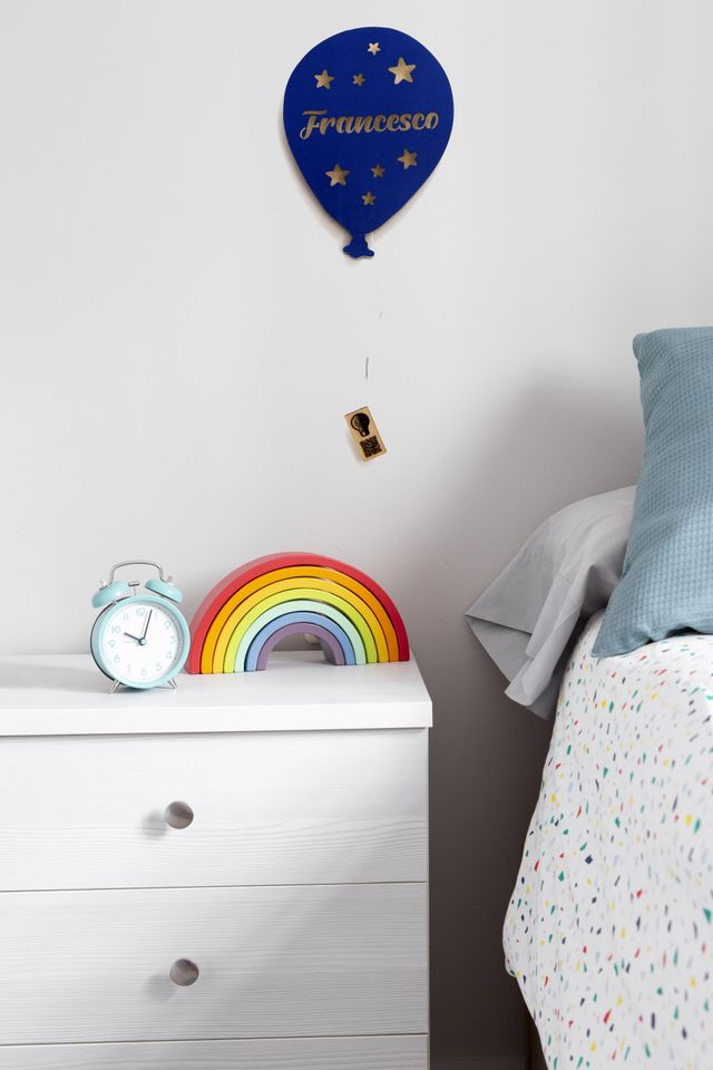 Lampada in legno a forma di palloncino con nome