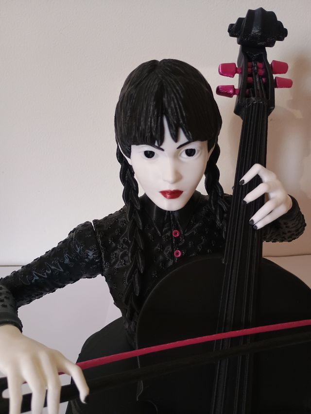 Figura Wednesday Addams - Gótica