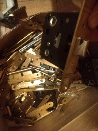 Bisagras doradas Puertas y algunos mangos ver foto