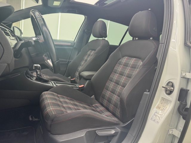 Volkswagen Golf GTI 2.0 TSI