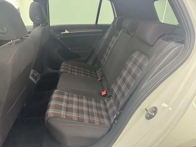 Volkswagen Golf GTI 2.0 TSI