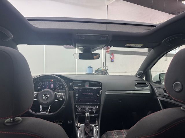 Volkswagen Golf GTI 2.0 TSI