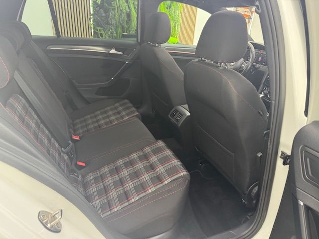 Volkswagen Golf GTI 2.0 TSI