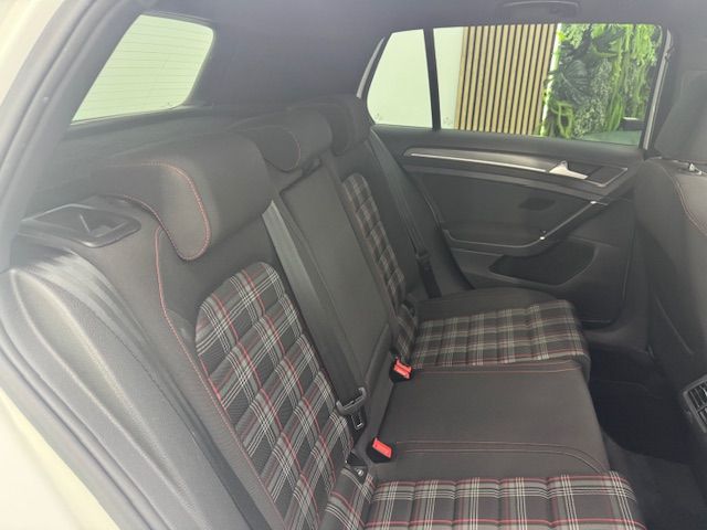 Volkswagen Golf GTI 2.0 TSI