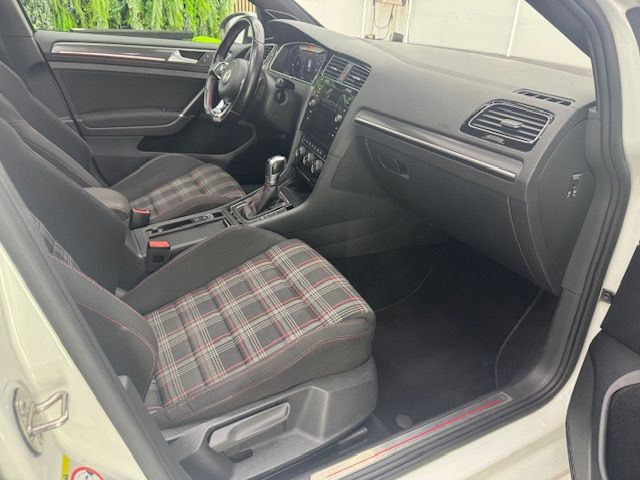 Volkswagen Golf GTI 2.0 TSI