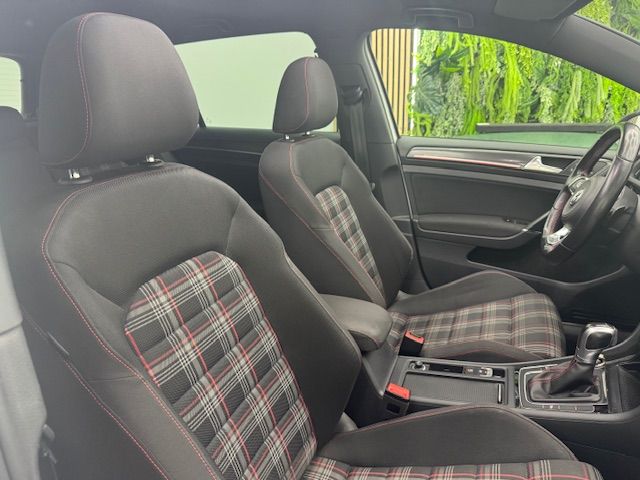 Volkswagen Golf GTI 2.0 TSI
