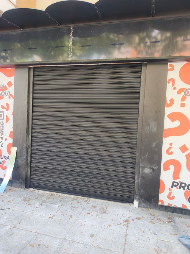 Puerta enrollable automática