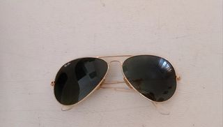 Ray-Ban Aviator: Gafas de sol doradas