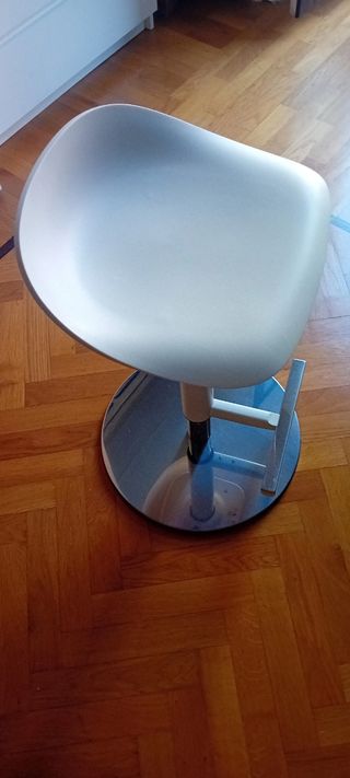 Sgabello IKEA bianco e argento