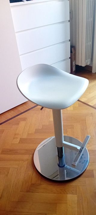 Sgabello IKEA bianco e argento