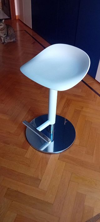 Sgabello IKEA bianco e argento