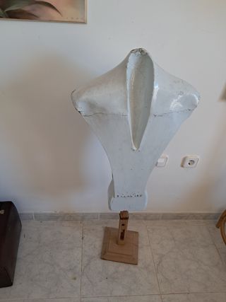 Maniquí antiguo de costura