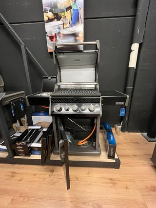 Barbacoa de gas Napoleon Rogue 425 RSB