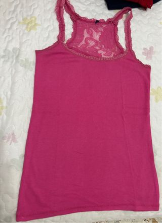 Top Stradivarius rosa tirantes