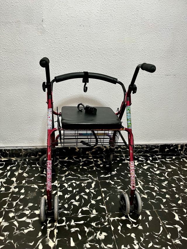 Andador 4 ruedas con cesta