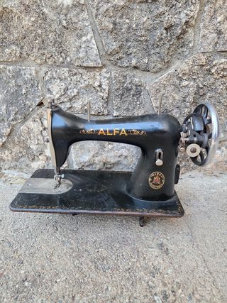 Máquina Coser Alfa Antigua