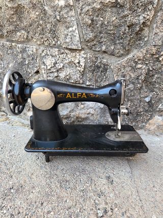 Máquina Coser Alfa Antigua