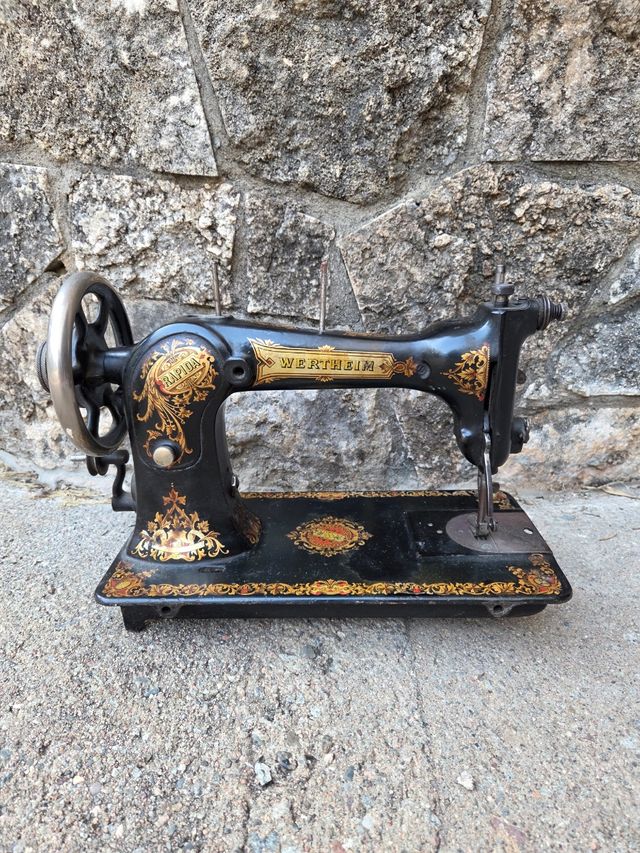 Máquina coser Wertheim Antigua