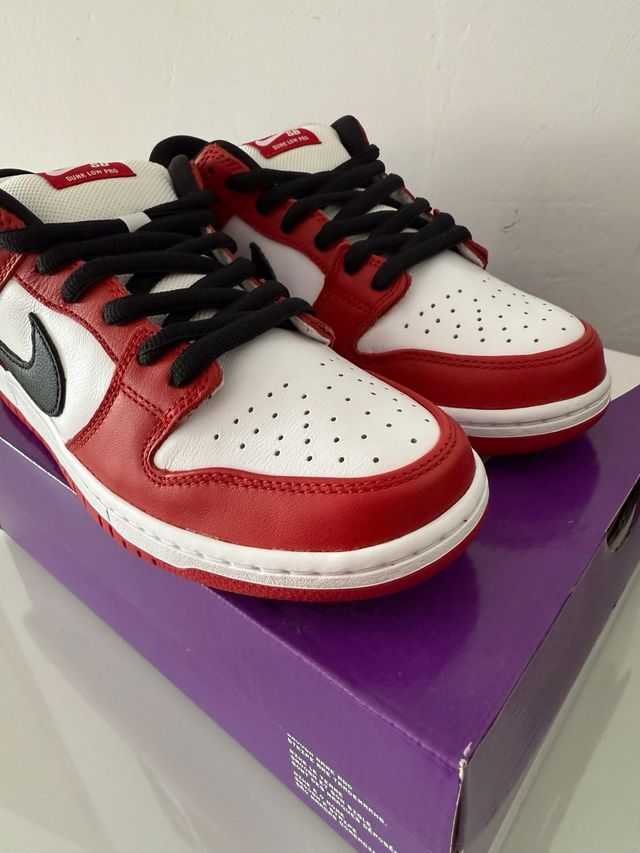 Nike SB Dunk Low “Chicago”