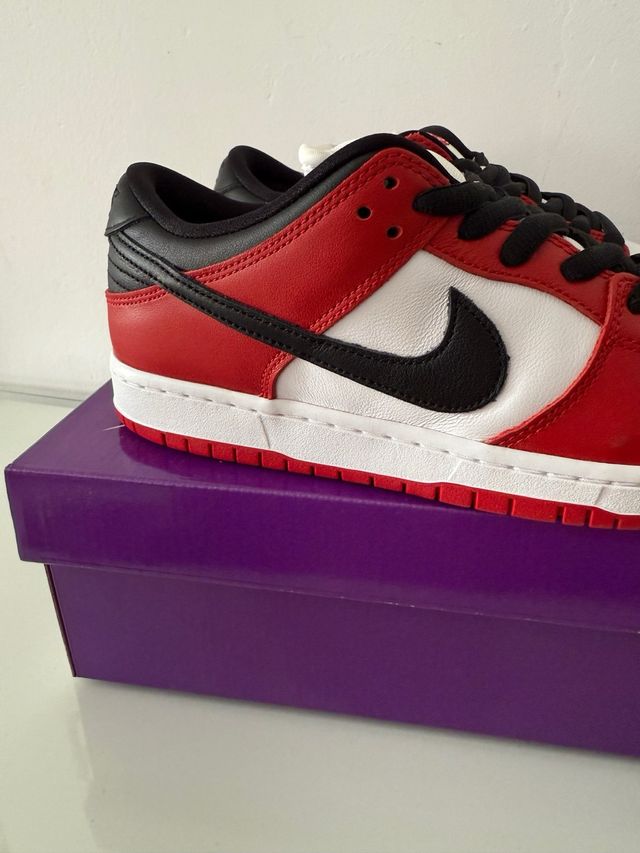 Nike SB Dunk Low “Chicago”