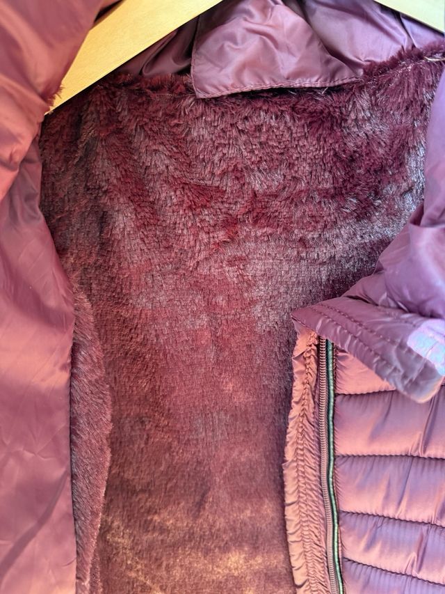 Abrigo acolchado burdeos mujer