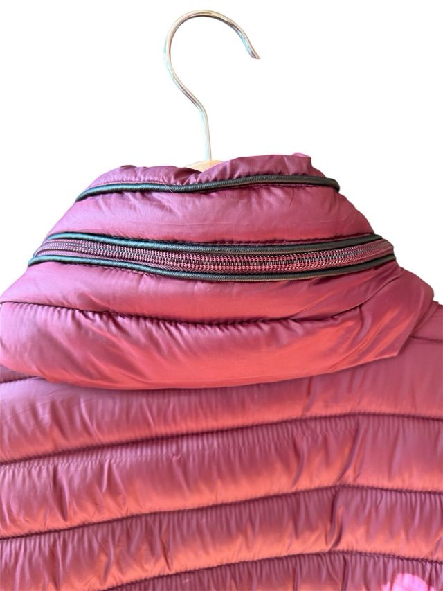 Abrigo acolchado burdeos mujer