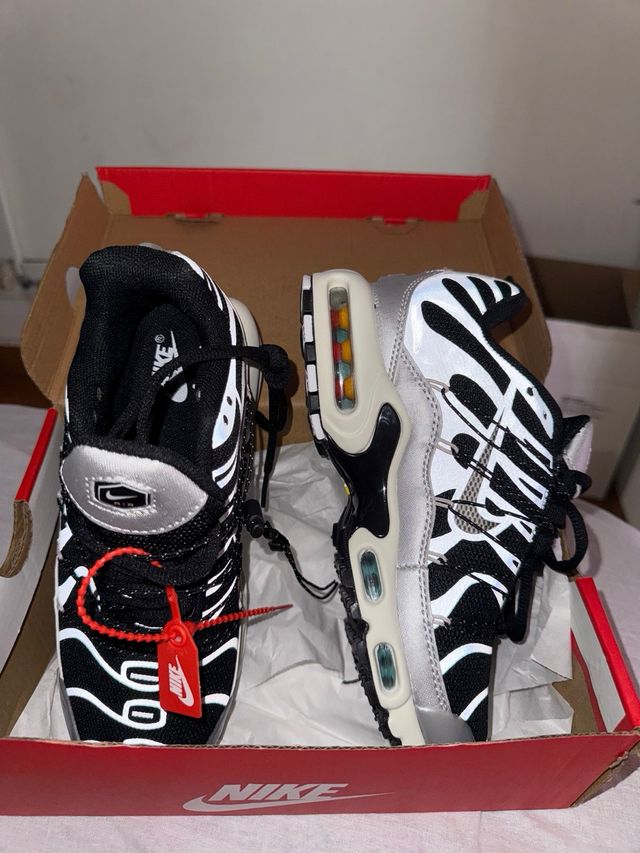 Nike Air Max Plus TN - Preto/Prata
numero 37