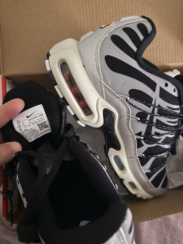 Nike Air Max Plus TN - Preto/Prata
numero 37
