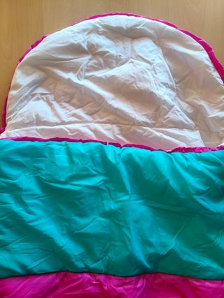Saco dormir turquesa-rosa. Muy calentito.