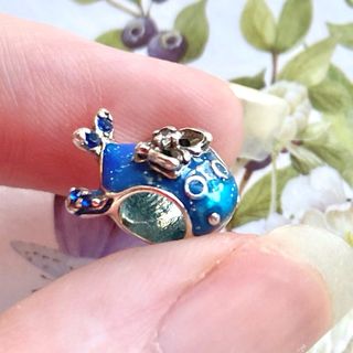 CHARM BALLENA AZUL LUMINISCENTE 