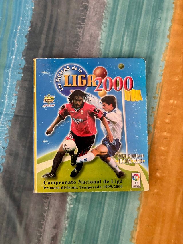 Albúm de cromosde la liga del año 1999 2000.