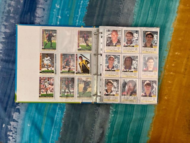 Albúm de cromosde la liga del año 1999 2000.