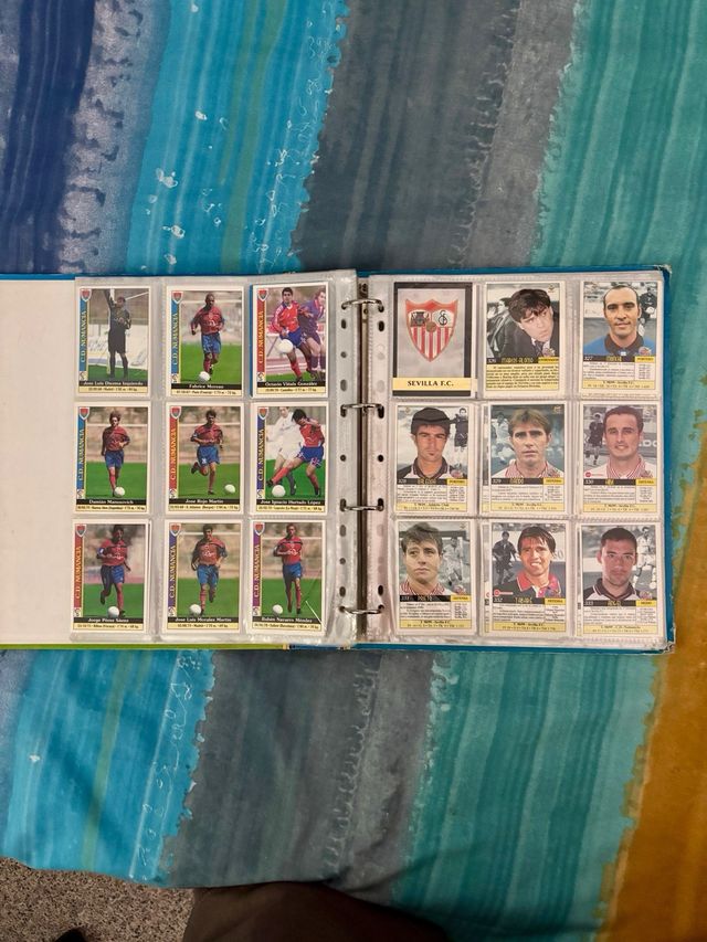Albúm de cromosde la liga del año 1999 2000.