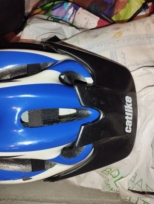 Casco bici azul - Basic System 18cm anc con visera