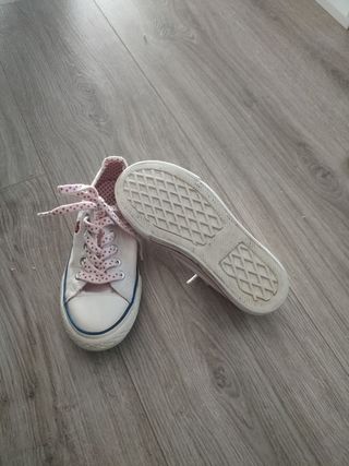 Zapatillas niña Minnie blancas y rojas