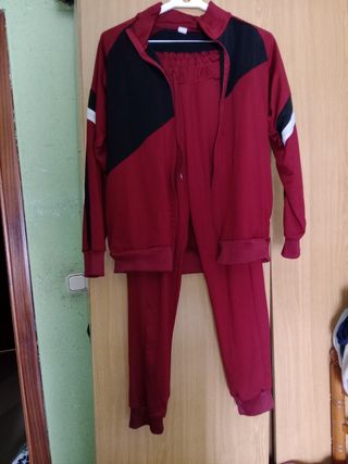 Chándal rojo y negro