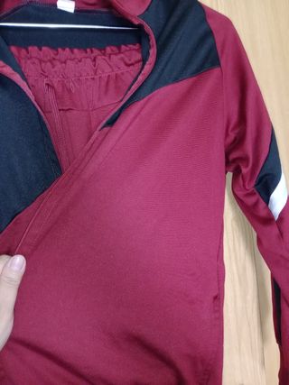 Chándal rojo y negro